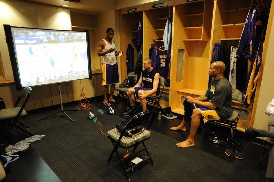 九游体育入口-包含迈阿密热火发布备战花絮，今晚更衣室发声，NBA常规赛任务艰巨，更衣室氛围转暖的词条