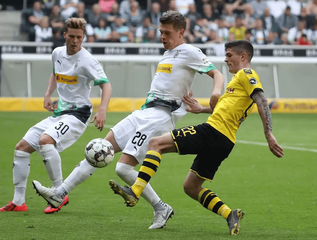 九游体育官网-德甲赛程吃紧，斯图加特今夜临场应变，话题不断，球队文化再被提及(勒沃库森斯图加特新闻最新消息)